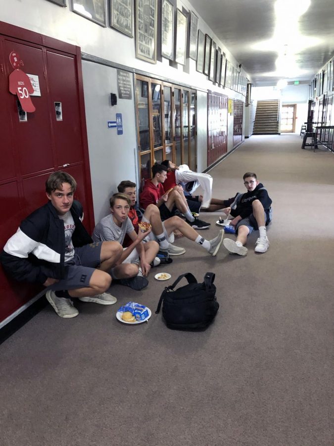 Sophomore boys enjoy lunch without tech