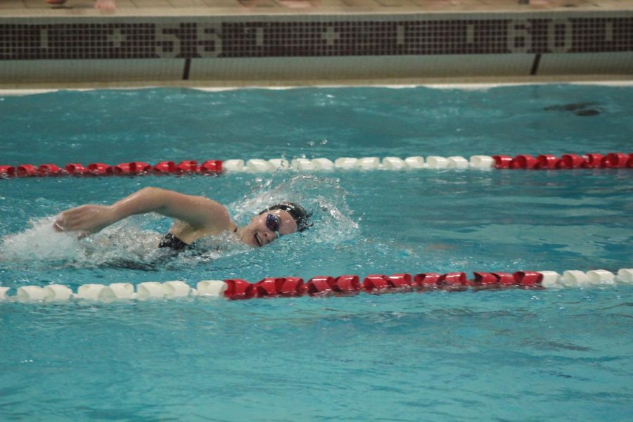 Lexi Brunt sails through water during freestyle relay.