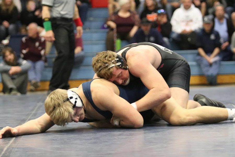 Reds Sending 8 Wrestlers to State After Taking Second at Regionals